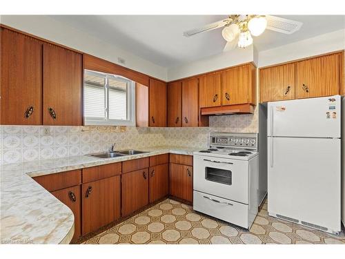 124 Tisdale Street N, Hamilton, ON - Indoor Photo Showing Kitchen With Double Sink