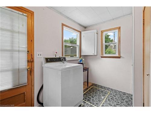 29 Doncaster Boulevard, St. Catharines, ON - Indoor Photo Showing Laundry Room
