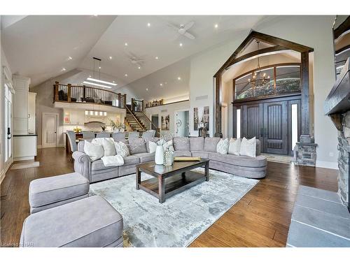 217 Concession 5 Road, Niagara-On-The-Lake, ON - Indoor Photo Showing Living Room