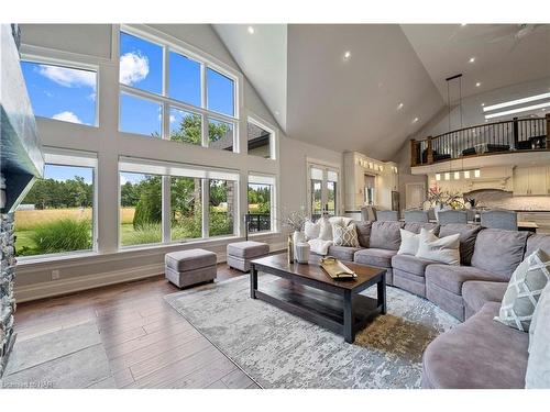 217 Concession 5 Road, Niagara-On-The-Lake, ON - Indoor Photo Showing Living Room