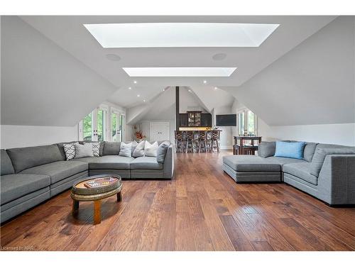 217 Concession 5 Road, Niagara-On-The-Lake, ON - Indoor Photo Showing Living Room