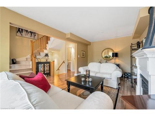 56 Chicory Crescent, St. Catharines, ON - Indoor Photo Showing Living Room