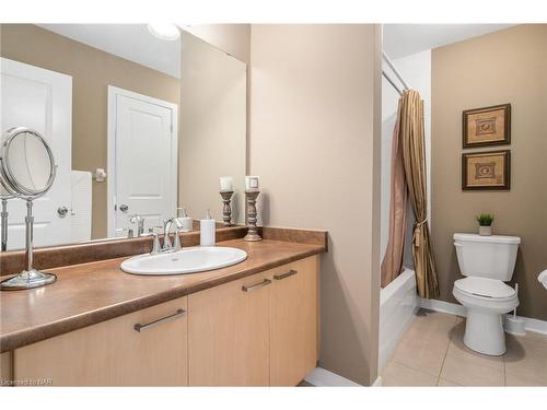 56 Chicory Crescent, St. Catharines, ON - Indoor Photo Showing Bathroom