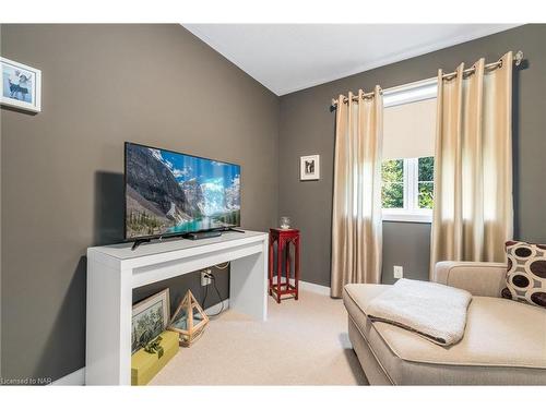 56 Chicory Crescent, St. Catharines, ON - Indoor Photo Showing Bedroom