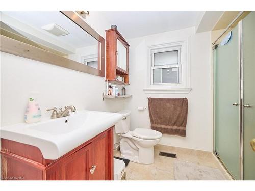 10-242 Lakeport Road, St. Catharines, ON - Indoor Photo Showing Bathroom