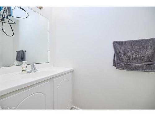 10-242 Lakeport Road, St. Catharines, ON - Indoor Photo Showing Bathroom
