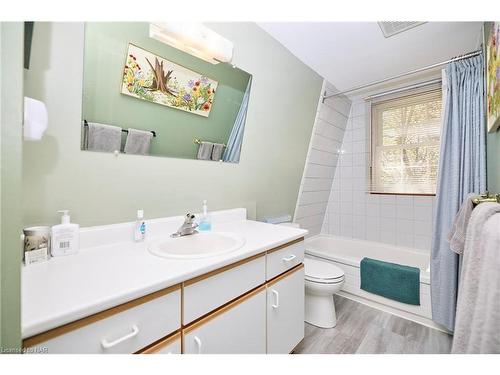50 Henley Drive, St. Catharines, ON - Indoor Photo Showing Bathroom