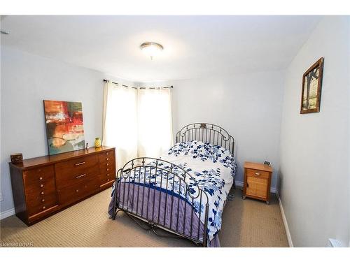 187 Gilmore Road, Fort Erie, ON - Indoor Photo Showing Bedroom