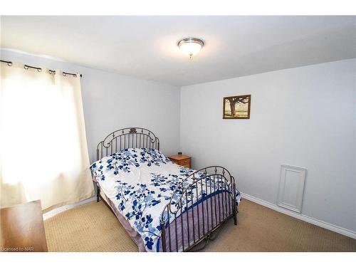187 Gilmore Road, Fort Erie, ON - Indoor Photo Showing Bedroom