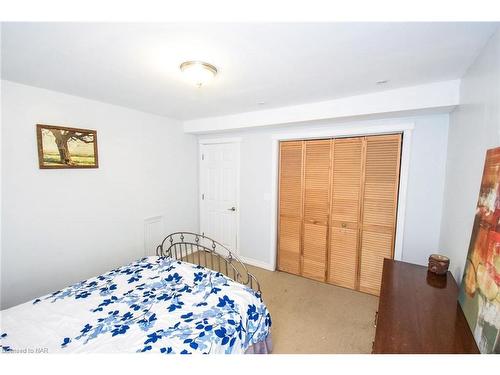 187 Gilmore Road, Fort Erie, ON - Indoor Photo Showing Bedroom