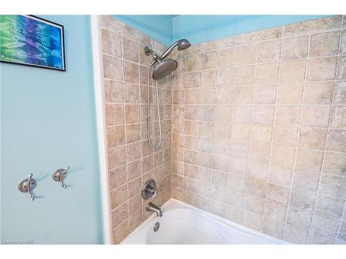 187 Gilmore Road, Fort Erie, ON - Indoor Photo Showing Bathroom