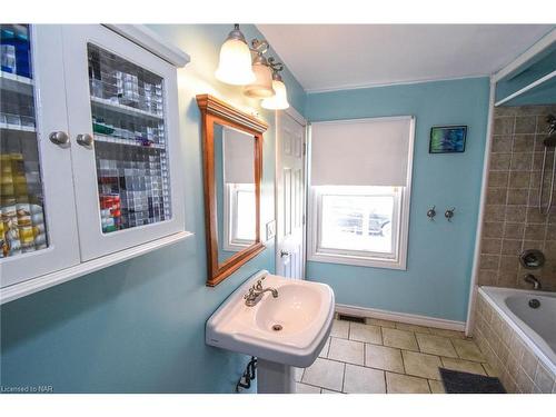 187 Gilmore Road, Fort Erie, ON - Indoor Photo Showing Bathroom