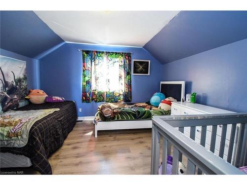 187 Gilmore Road, Fort Erie, ON - Indoor Photo Showing Bedroom