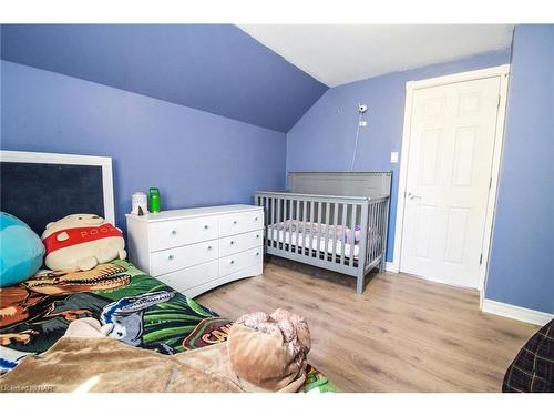 187 Gilmore Road, Fort Erie, ON - Indoor Photo Showing Bedroom