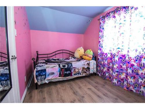 187 Gilmore Road, Fort Erie, ON - Indoor Photo Showing Bedroom