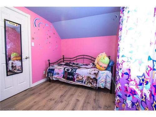 187 Gilmore Road, Fort Erie, ON - Indoor Photo Showing Bedroom