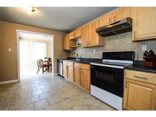 187 Gilmore Road, Fort Erie, ON - Indoor Photo Showing Kitchen