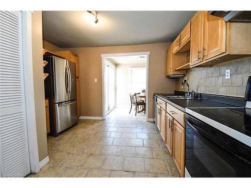 187 Gilmore Road, Fort Erie, ON - Indoor Photo Showing Kitchen With Double Sink