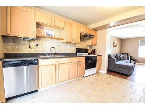 187 Gilmore Road, Fort Erie, ON - Indoor Photo Showing Kitchen With Double Sink