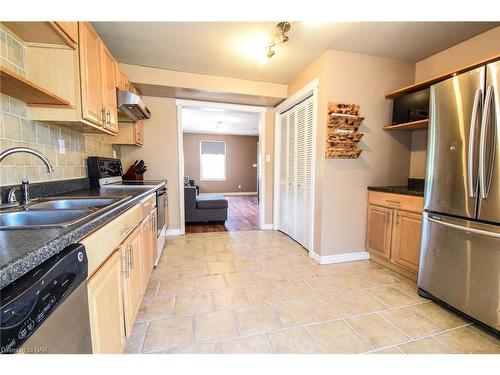 187 Gilmore Road, Fort Erie, ON - Indoor Photo Showing Kitchen With Double Sink