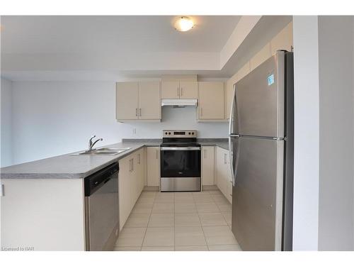 7403 Sandy Ridge Common, Niagara Falls, ON - Indoor Photo Showing Kitchen With Stainless Steel Kitchen With Double Sink