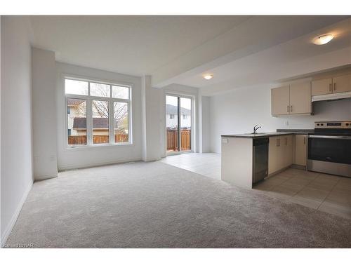 7403 Sandy Ridge Common, Niagara Falls, ON - Indoor Photo Showing Kitchen