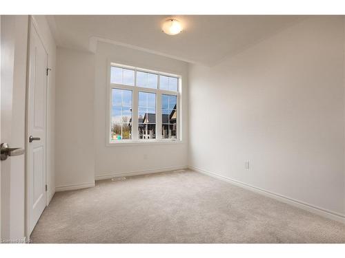 7403 Sandy Ridge Common, Niagara Falls, ON - Indoor Photo Showing Other Room