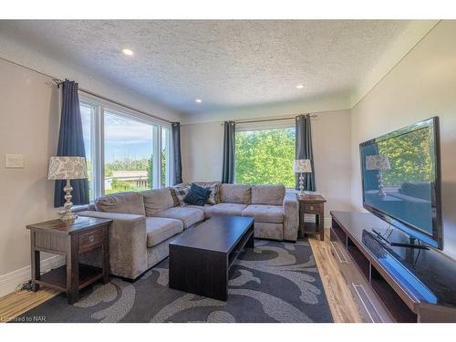 72002 Regional 24 Road, Wainfleet, ON - Indoor Photo Showing Living Room