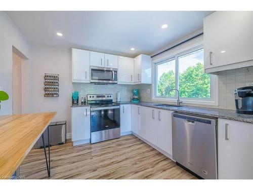 72002 Regional 24 Road, Wainfleet, ON - Indoor Photo Showing Kitchen With Upgraded Kitchen