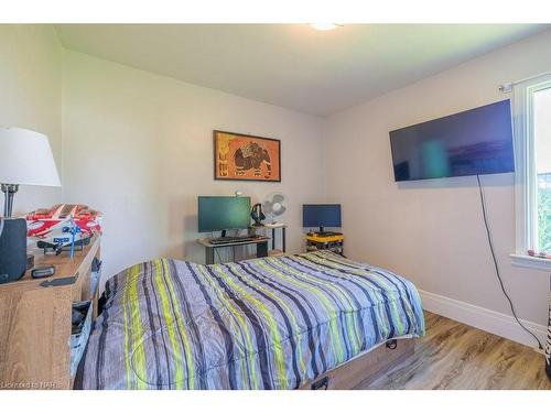 72002 Regional 24 Road, Wainfleet, ON - Indoor Photo Showing Bedroom