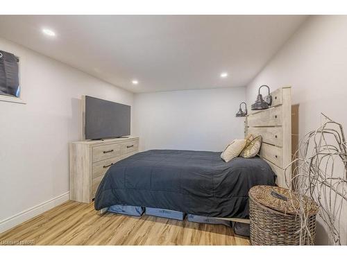 72002 Regional 24 Road, Wainfleet, ON - Indoor Photo Showing Bedroom