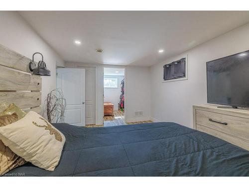 72002 Regional 24 Road, Wainfleet, ON - Indoor Photo Showing Bedroom