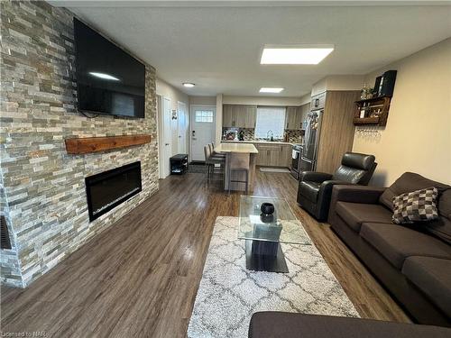 78-8141 Coventry Road, Niagara Falls, ON - Indoor Photo Showing Living Room With Fireplace