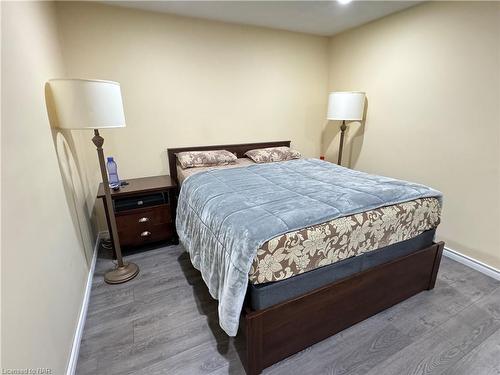 78-8141 Coventry Road, Niagara Falls, ON - Indoor Photo Showing Bedroom