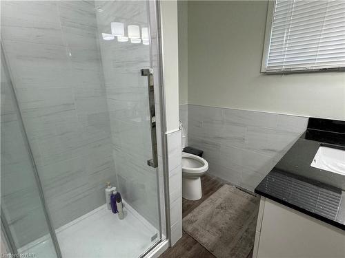 78-8141 Coventry Road, Niagara Falls, ON - Indoor Photo Showing Bathroom
