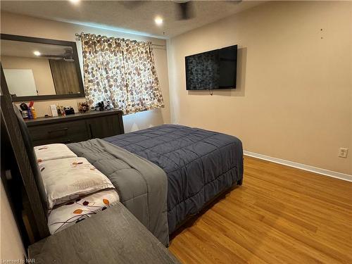 78-8141 Coventry Road, Niagara Falls, ON - Indoor Photo Showing Bedroom