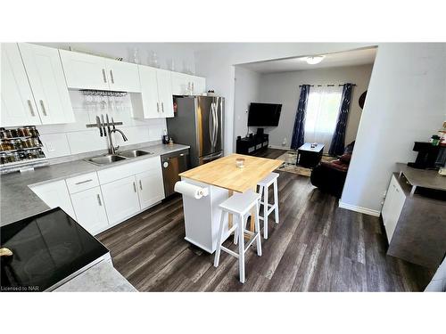 76 Chaplin Avenue, St. Catharines, ON - Indoor Photo Showing Kitchen With Double Sink
