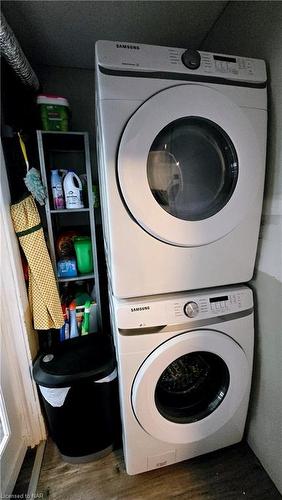 76 Chaplin Avenue, St. Catharines, ON - Indoor Photo Showing Laundry Room