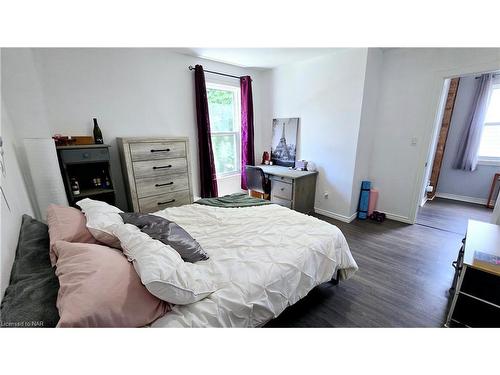 76 Chaplin Avenue, St. Catharines, ON - Indoor Photo Showing Bedroom
