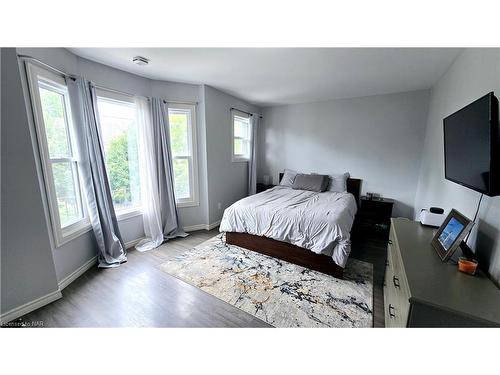 76 Chaplin Avenue, St. Catharines, ON - Indoor Photo Showing Bedroom