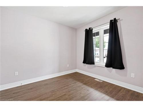 248 Humboldt Parkway, Port Colborne, ON - Indoor Photo Showing Other Room