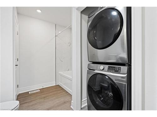 248 Humboldt Parkway, Port Colborne, ON - Indoor Photo Showing Laundry Room