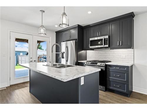 248 Humboldt Parkway, Port Colborne, ON - Indoor Photo Showing Kitchen With Double Sink With Upgraded Kitchen