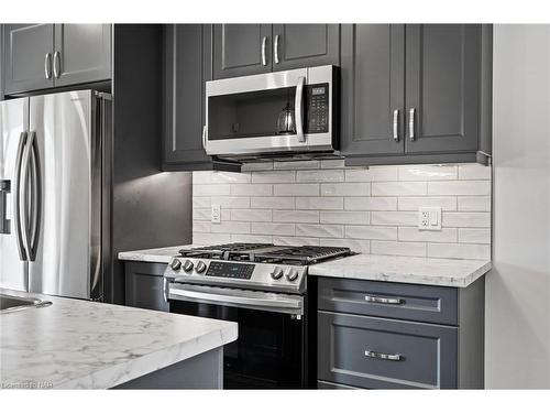 248 Humboldt Parkway, Port Colborne, ON - Indoor Photo Showing Kitchen With Upgraded Kitchen