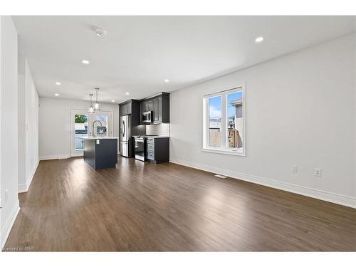 248 Humboldt Parkway, Port Colborne, ON - Indoor Photo Showing Living Room