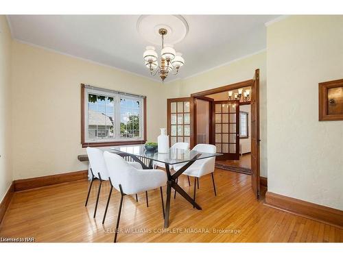 3855 St James Avenue, Niagara Falls, ON - Indoor Photo Showing Dining Room