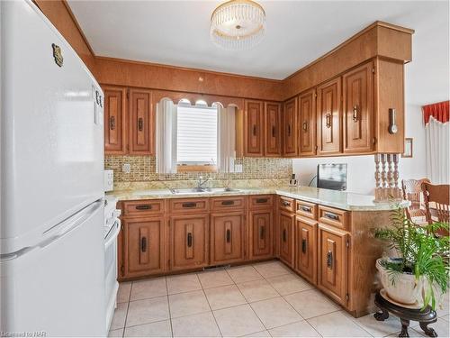 43 Mary Street, Fort Erie, ON - Indoor Photo Showing Kitchen With Double Sink