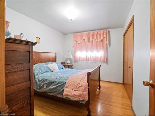 43 Mary Street, Fort Erie, ON - Indoor Photo Showing Bedroom