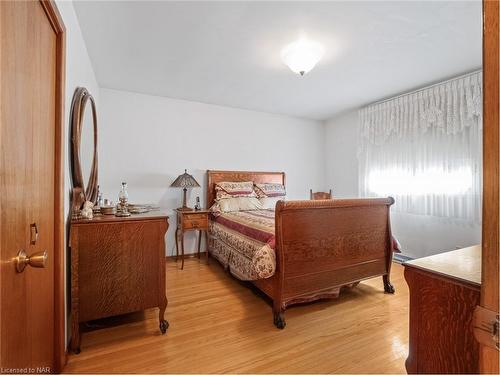 43 Mary Street, Fort Erie, ON - Indoor Photo Showing Bedroom