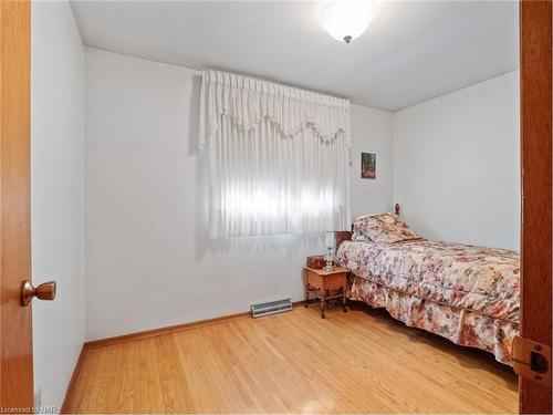 43 Mary Street, Fort Erie, ON - Indoor Photo Showing Bedroom